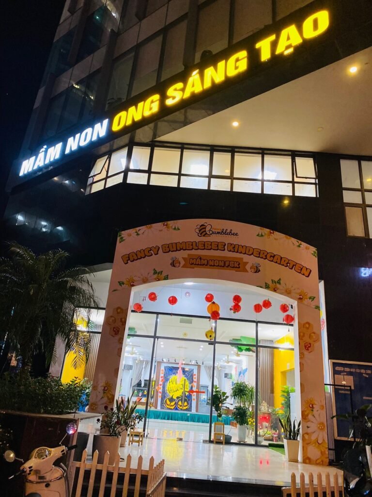 Khu ăn bán trú sạch sẽ tại trường mầm non song ngữ FBK, Lê Văn Lương