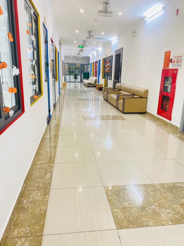 Phòng học ngập ánh sáng tự nhiên tại mầm non song ngữ FBK, Thanh Xuân