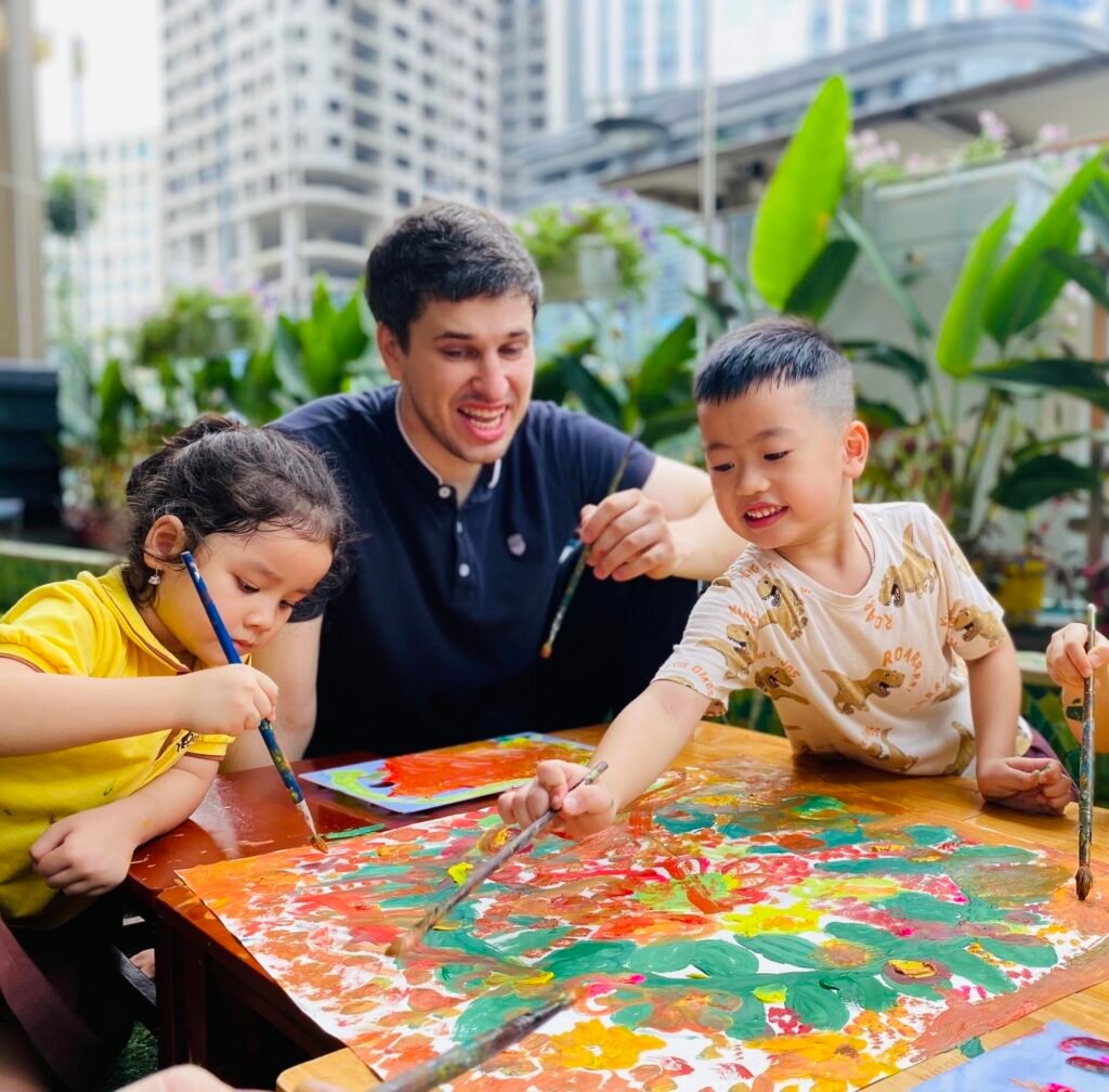 Cô và bé tại FBK